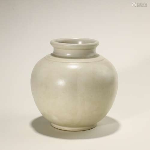 Ancient Ding kiln white porcelain pot