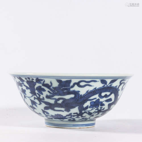 A BLUE AND WHITE ‘DRAGON’ BOWL