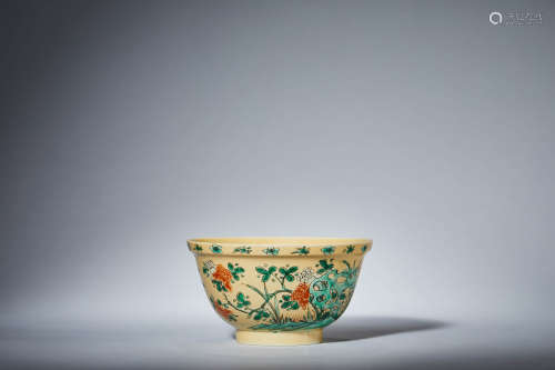 CHINESE YELLOW GROUND FAMILLE VERTE PORCELAIN BOWL