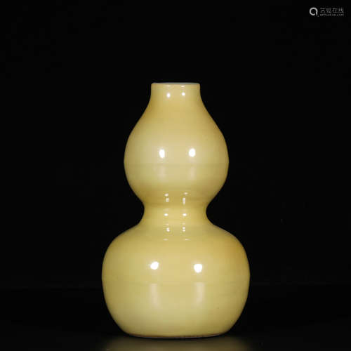 CHINESE YELLOW GROUND GOURD VASE, MARKED