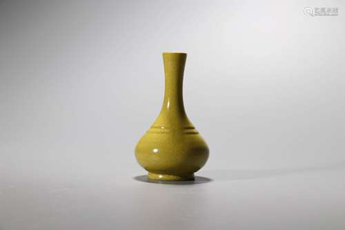 CHINESE YELLOW GROUND PORCELAIN VASE