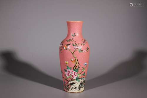 CHINESE FAMILLE ROSE PORCELAIN VASE