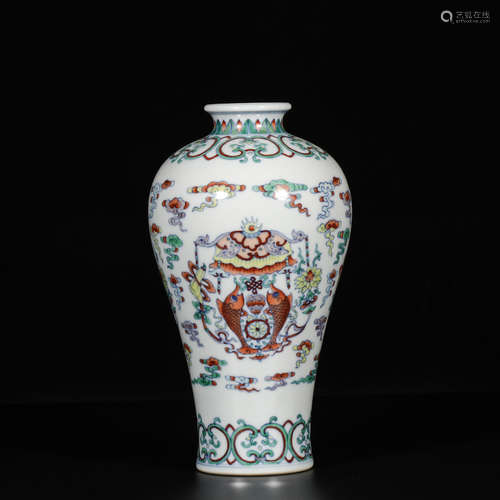 CHINESE DOUCAI PORCELAIN VASE, MARKED