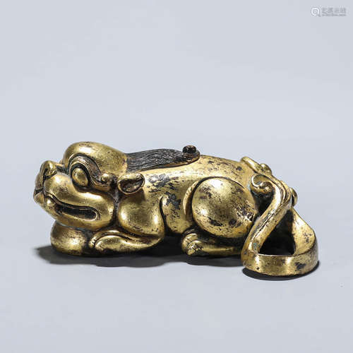 CHINESE GILT BRONZE FOOLION PAPER WEIGHT