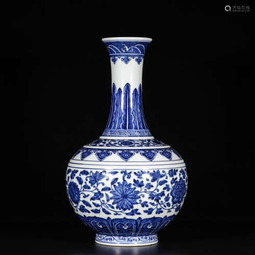 CHINESE BLUE WHITE PORCELAIN VASE, MARKED