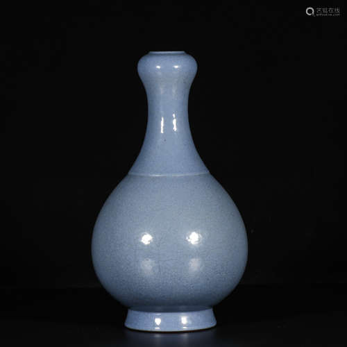 CHINESE BLUE GLAZED GARLIC HEAD PORCELAIN VASE, MA