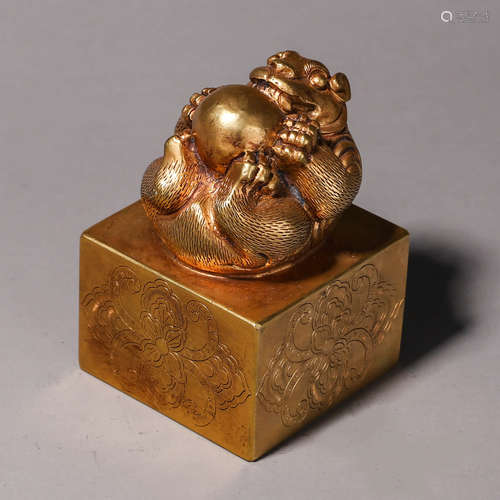 CHINESE GILT BRONZE BEAST SEAL