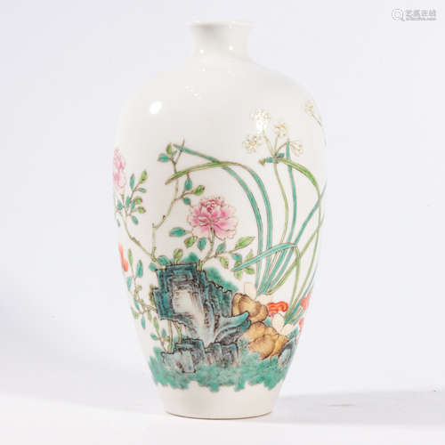 A FAMILLE ROSE ‘FLOWER’ MEIPING VASE