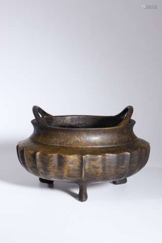 CHINESE BRONZE TRIPOD CENSER, WITH COVER