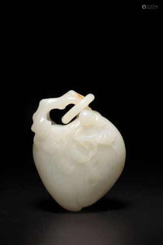 CHINESE WHITE JADE PENDANT