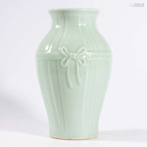 A CELADON GLAZE WRAPPED VASE