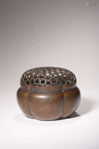 CHINESE BRONZE CENSER WITH COVER