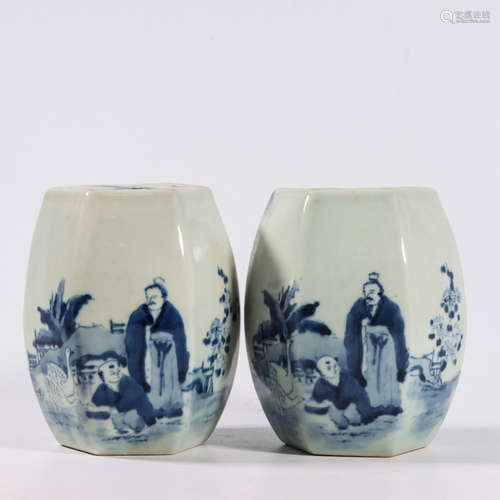 A PAIR OF BLUE AND WHITE ‘FIGURE’ BARREL-FORM STOO