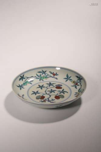 CHINESE DOUCAI PORCELAIN PLATE