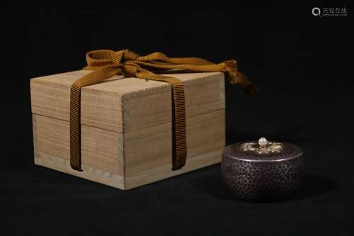 CHINESE SILVER COVER BOX WITH FLOWER PATTERN