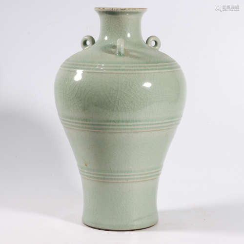 A CELADON GLAZE THREE-HOOKED VASE