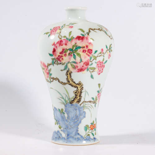 A FAMILLE ROSE ‘POMEGRANATE’ MEIPING VASE