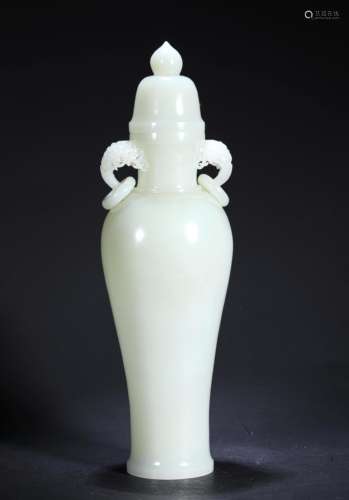 A QING DYNASTY HE TIAN JADE ORNAMENTAL BOTTLE