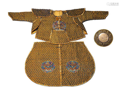 AN IMPERIAL ARMOR WITH DRAGON DESIGN; KESI STYLE