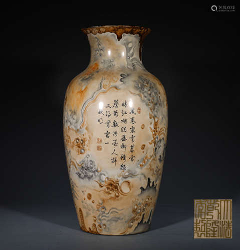 A PORCELAIN VASE WITH PAINTED EAGLE AND INSCRIPTION 清乾隆 木...