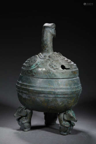 A VINTAGE BRONZE FURNACE; POWERFUL FALCON DESIGN (銅器嗎?),A...