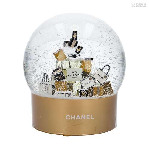 CHANEL Schneekugel, Koll.: 2021.