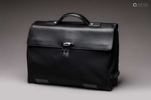 MONTBLANC SACOCHE en cuir et toile noire, une anse, ouvertur...