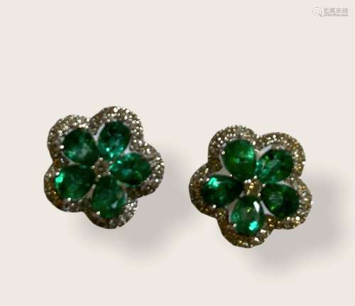 Paire de BOUCLES D'OREILLES 