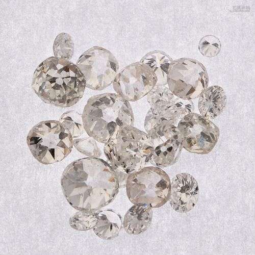 Ensemble de diamants sur papier pour 4.45 ct.