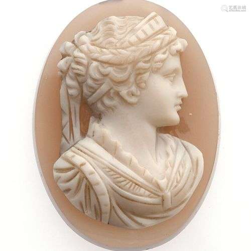 CAMEE sur agate à décor d'un profil de jeune femme. Epoque X...