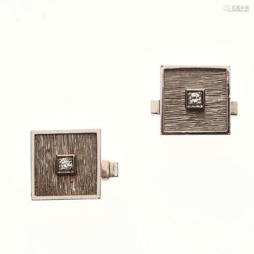 Paire de BOUTONS de MANCHETTES en or gris 750/°°et diamants ...