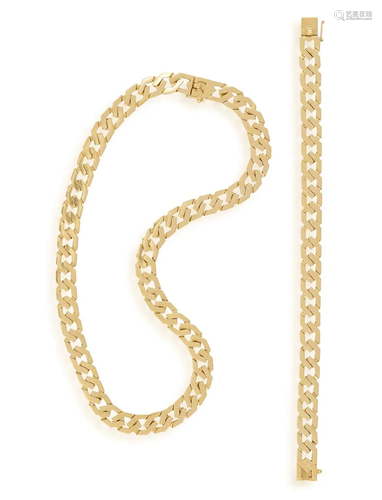 A GOLD CHAIN NECKLACE WITH BRACELET EN SUITE Each