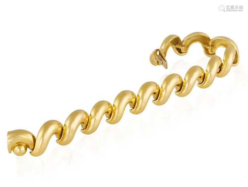 A GOLD BRACELET, BY CHAUMET Composed of wave links in