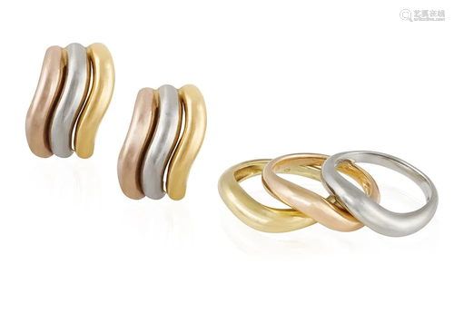 A PAIR OF GOLD EARCLIPS WITH THREE RINGS EN SUITE Each