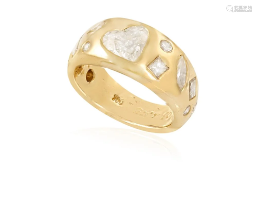 A DIAMOND DRESS RING Composed of a central heart-shaped