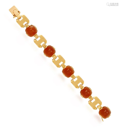 A CARNELIAN AND GOLD BRACELET, BY GEORGES LENFANT,