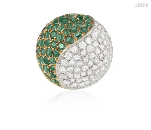 AN EMERALD AND DIAMOND COCKTAIL RING Of circular bombÃ©