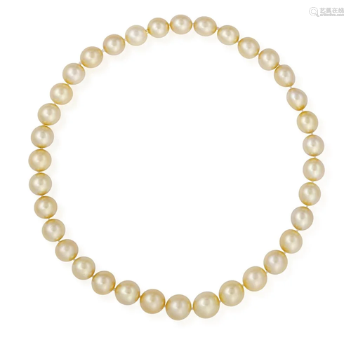 A CULTURED PEARL NECKLACE Composed of a graduated row