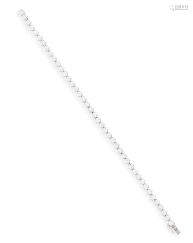 A DIAMOND LINE BRACELET Composed of a continuous line