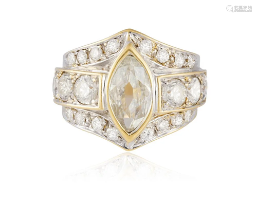 A DIAMOND DRESS RING The central collet-set old