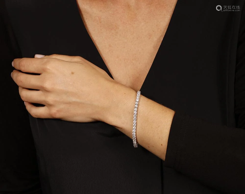 A DIAMOND LINE BRACELET Composed of a continuous line