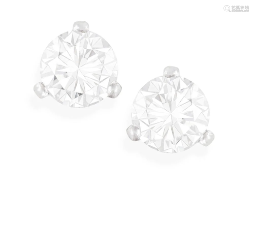 A PAIR OF DIAMOND EARSTUDS Each brilliant-cut diamond