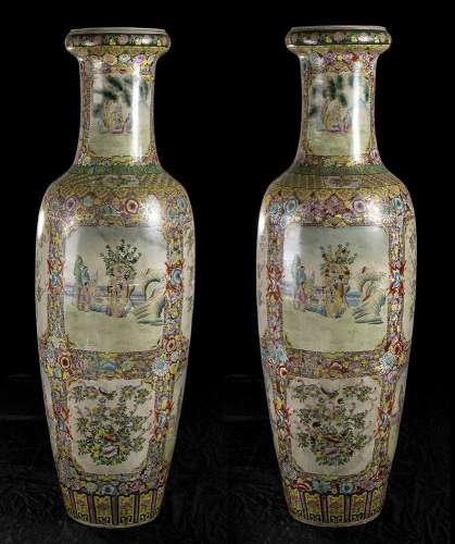 PAIRE DE VASES MONUMENTAUX ENAMMES PEINTES EN MÉTAL Chine, 2...