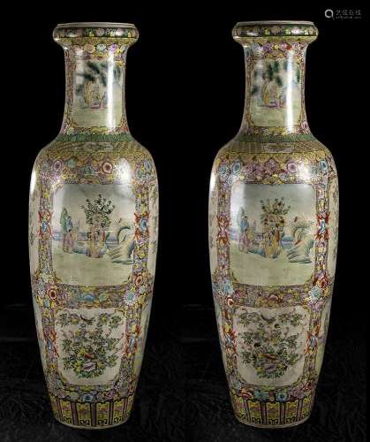 PAIRE DE VASES MONUMENTAUX ENAMMES PEINTES EN MÉTAL Chine, 2...