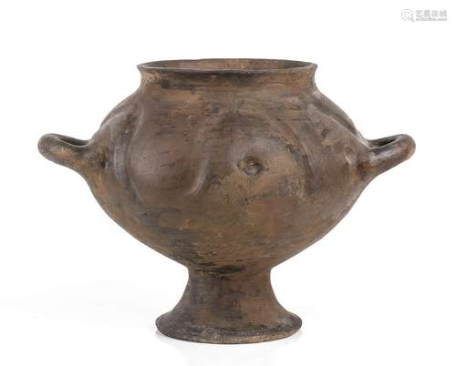 OLLA IN IMPASTO BRUNOVIII secolo a.C.alt. cm 21,5 ; diam. or...