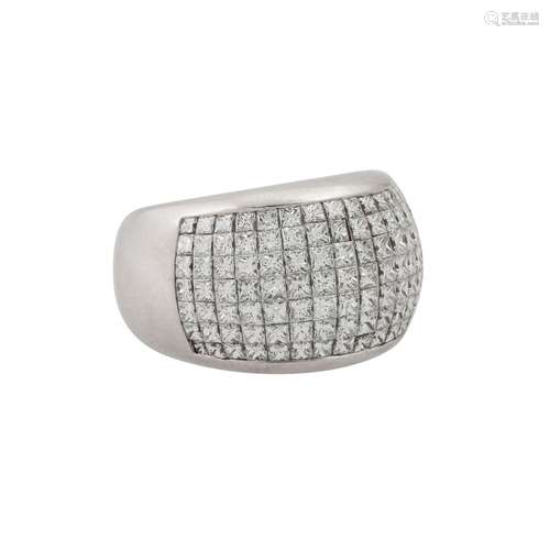 Ring besetzt mit Prinzess-Diamanten von zus. ca. 4 ct,