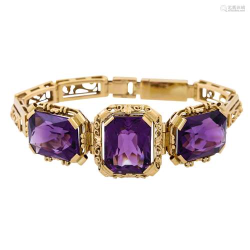 Armband mit 3 großen Amethysten zus. ca. 55 ct,