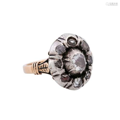 Barock Ring mit 9 Diamantrosen,