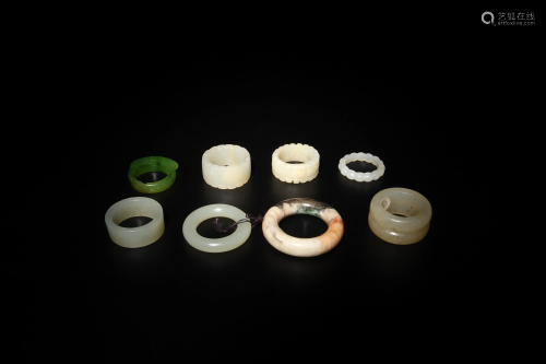 Group of 8 Jade Rings, Ming and Qing明代/清代 各式玉环八件