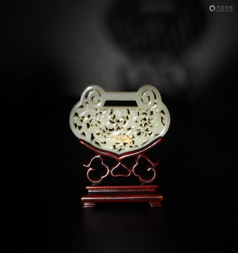 Chinese Pierced Jade Plaque with Stand, 19th Century十九世纪...